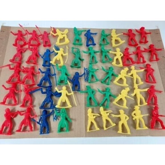 Cowboys & Indians 2" Plastic Figurines Lot of 49 TY246 - Picture 3 of 3